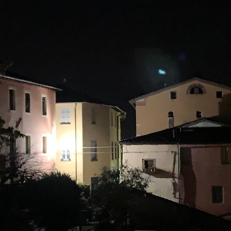 Barga Lucca Centro Storico Con Giardino Apartment Luaran gambar