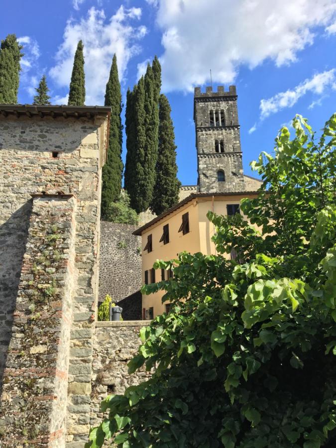 Barga Lucca Centro Storico Con Giardino Apartment Luaran gambar