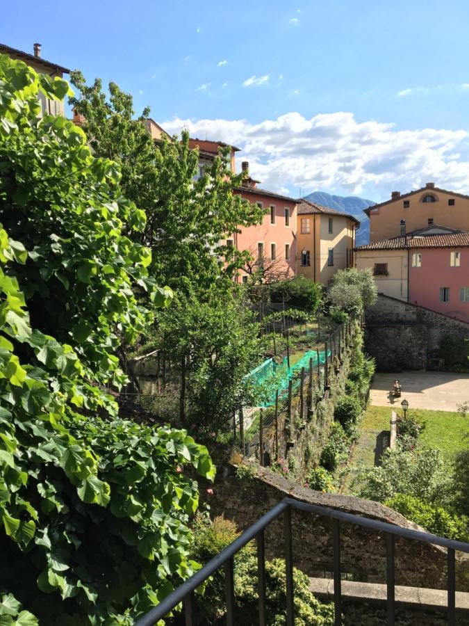 Barga Lucca Centro Storico Con Giardino Apartment Luaran gambar